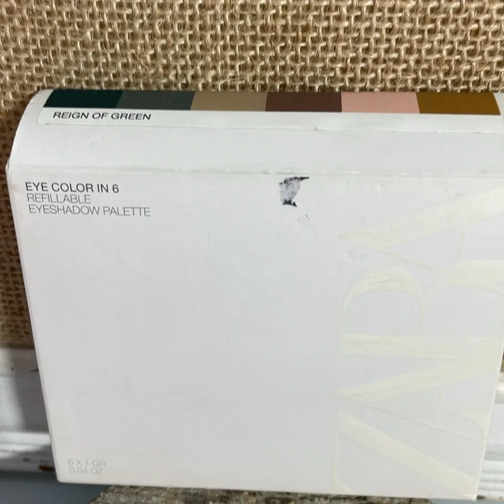 Zara Refillable Eyeshadow Palette in Reign of Green‎